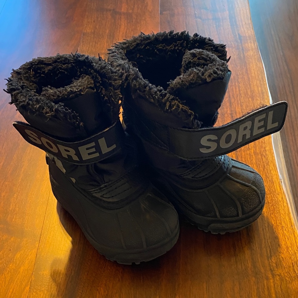 Sorel Toddler size 6 Black Snow Boots with Fur Trim